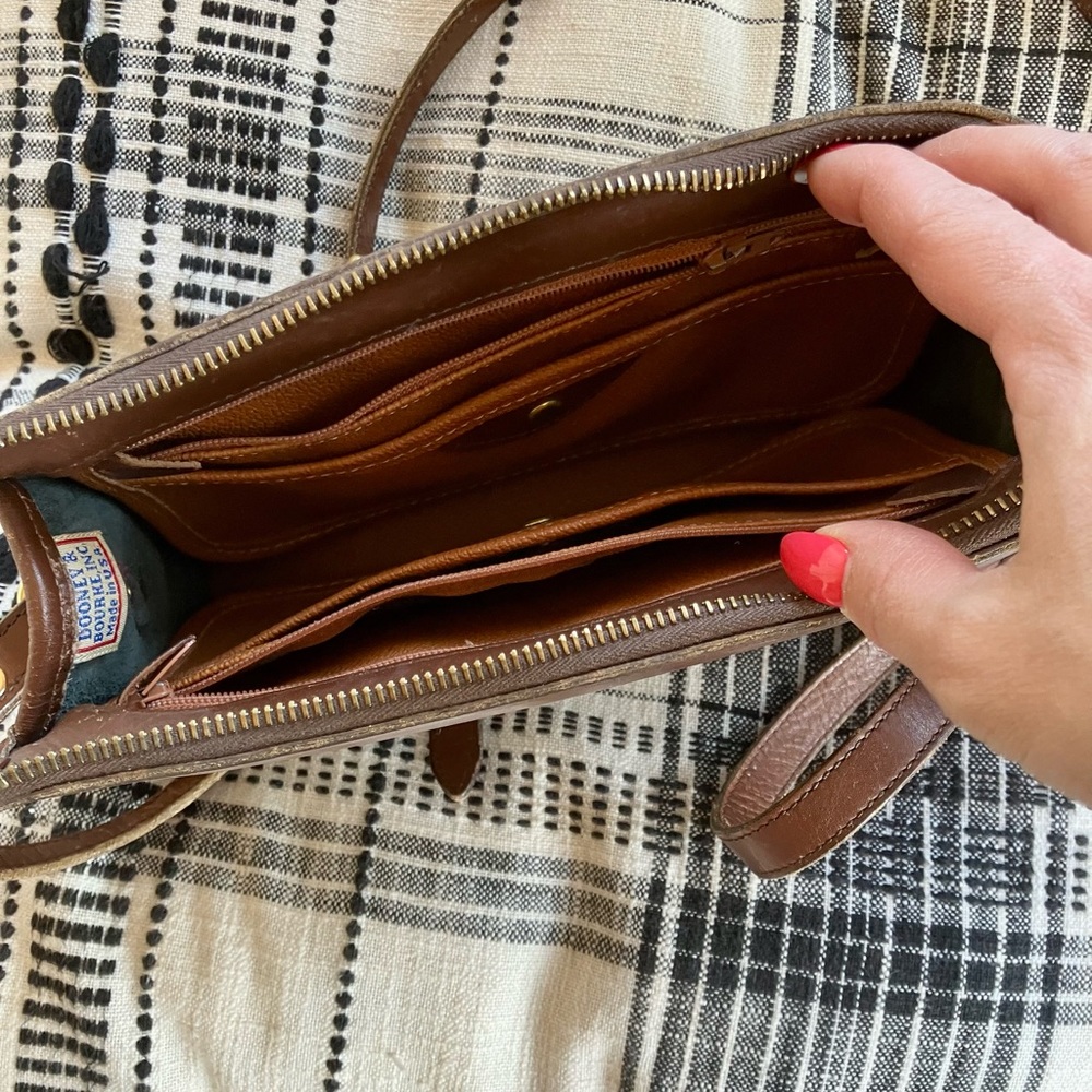 Dooney and Bourke Vintage Original Classic Black Leather Crossbody Bag - Picture 7 of 13